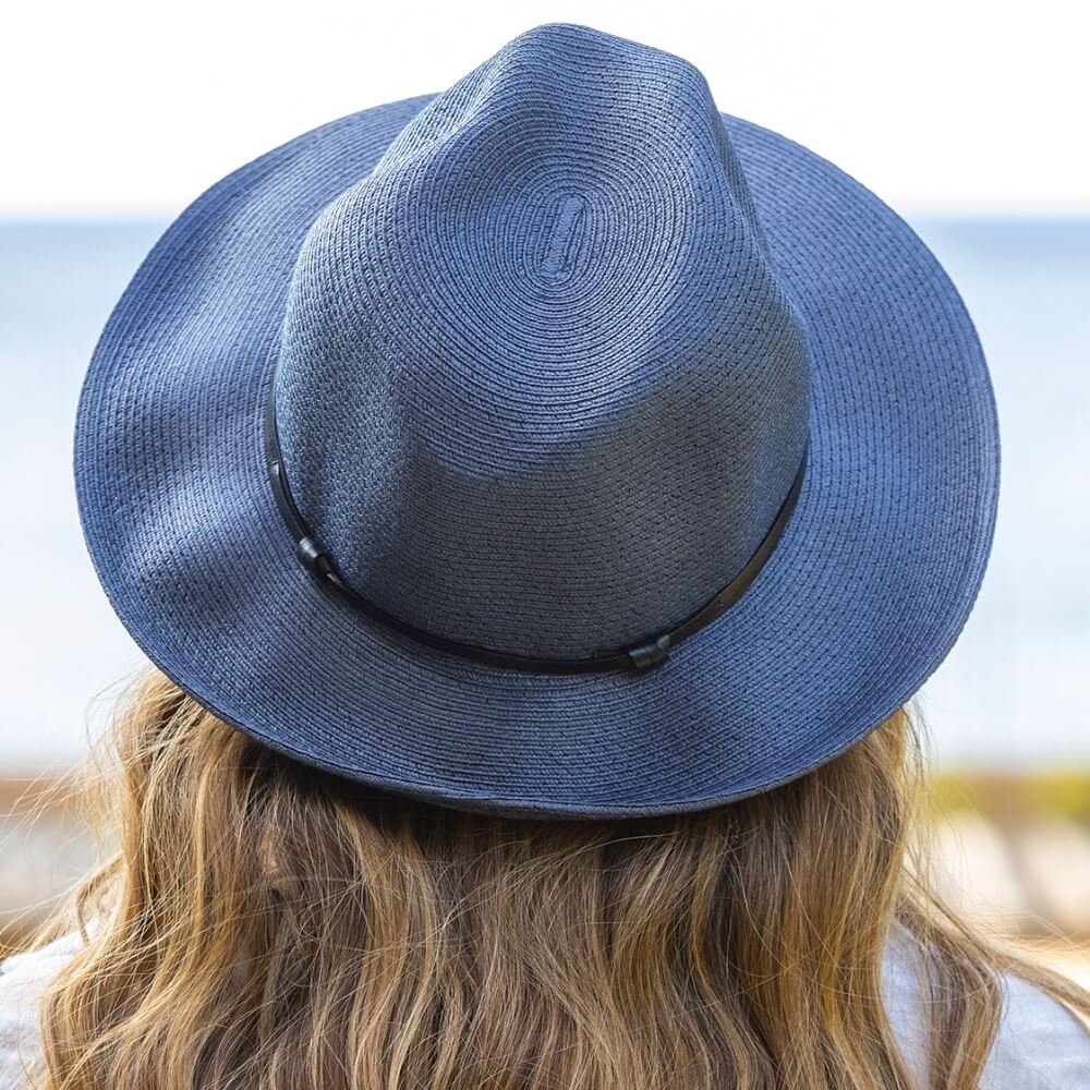 Navy hatt
