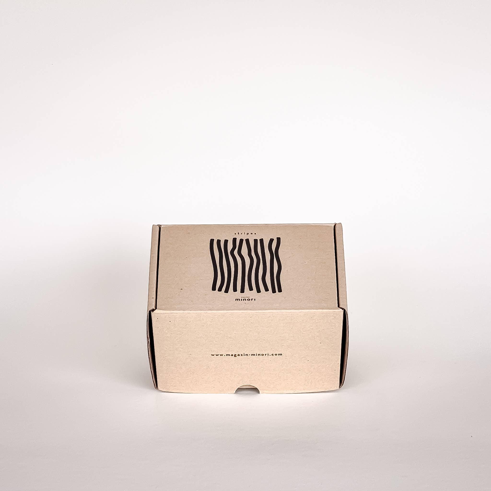 Krus med sorte striper