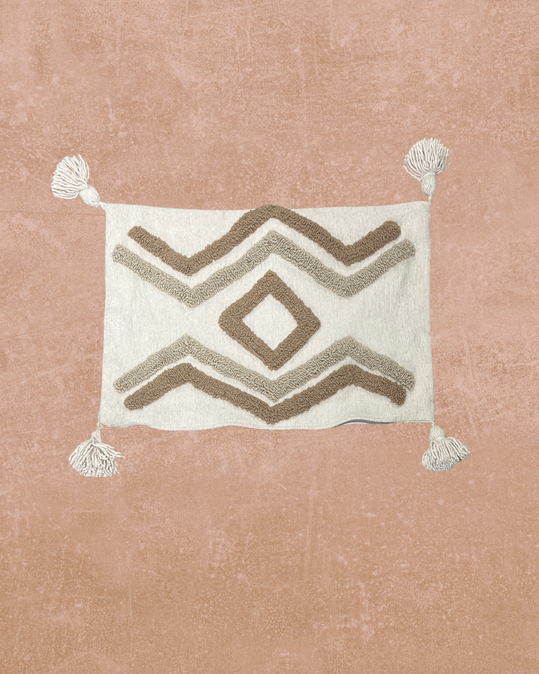 Beige putetrekk med geometrisk motiv