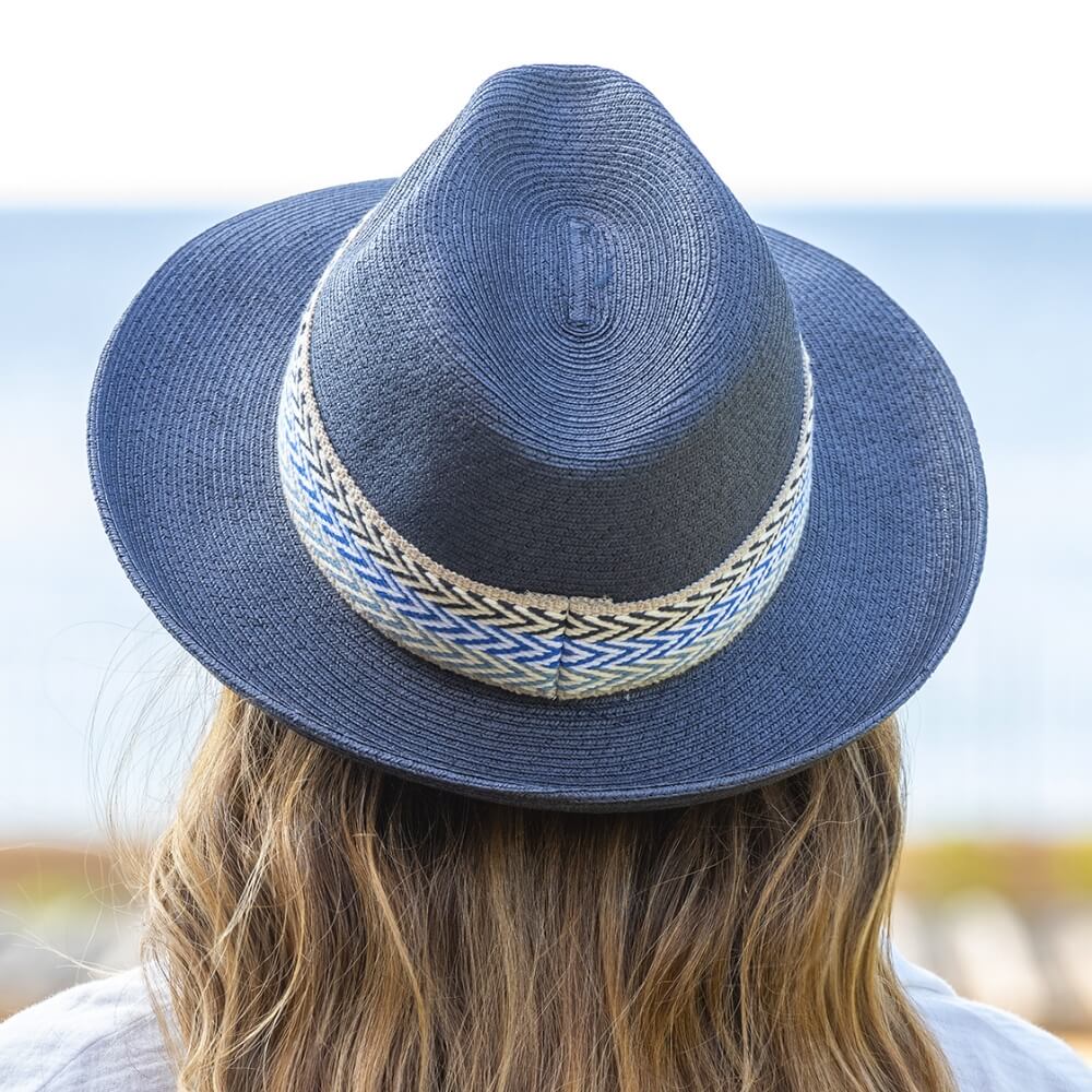 Navy hatt med fargebånd