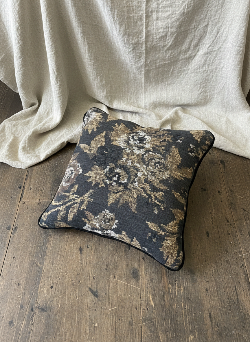 Kelim putetrekk med sort bakside og 'piping'