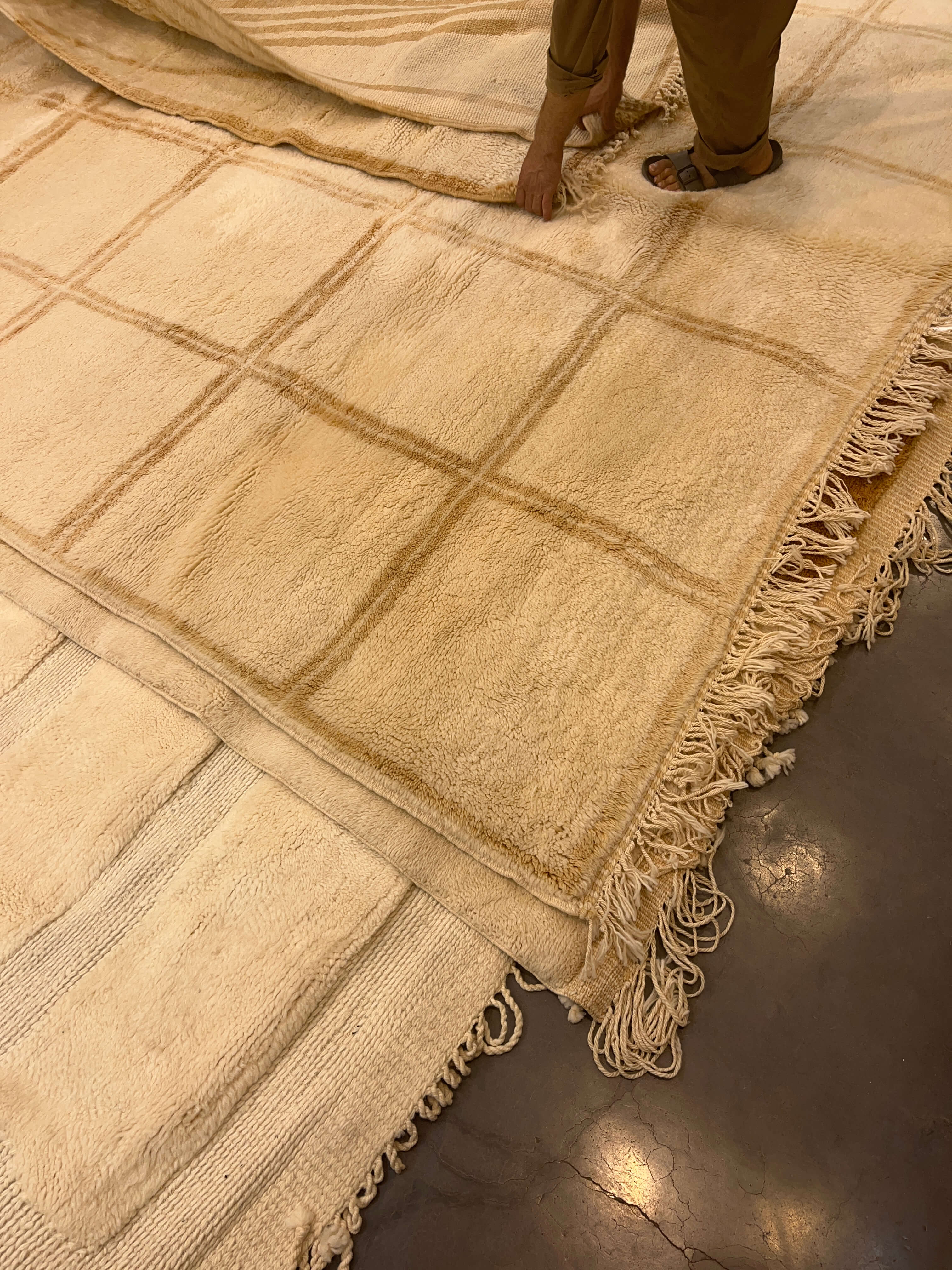 Beige og brunt marokkansk gulvteppe