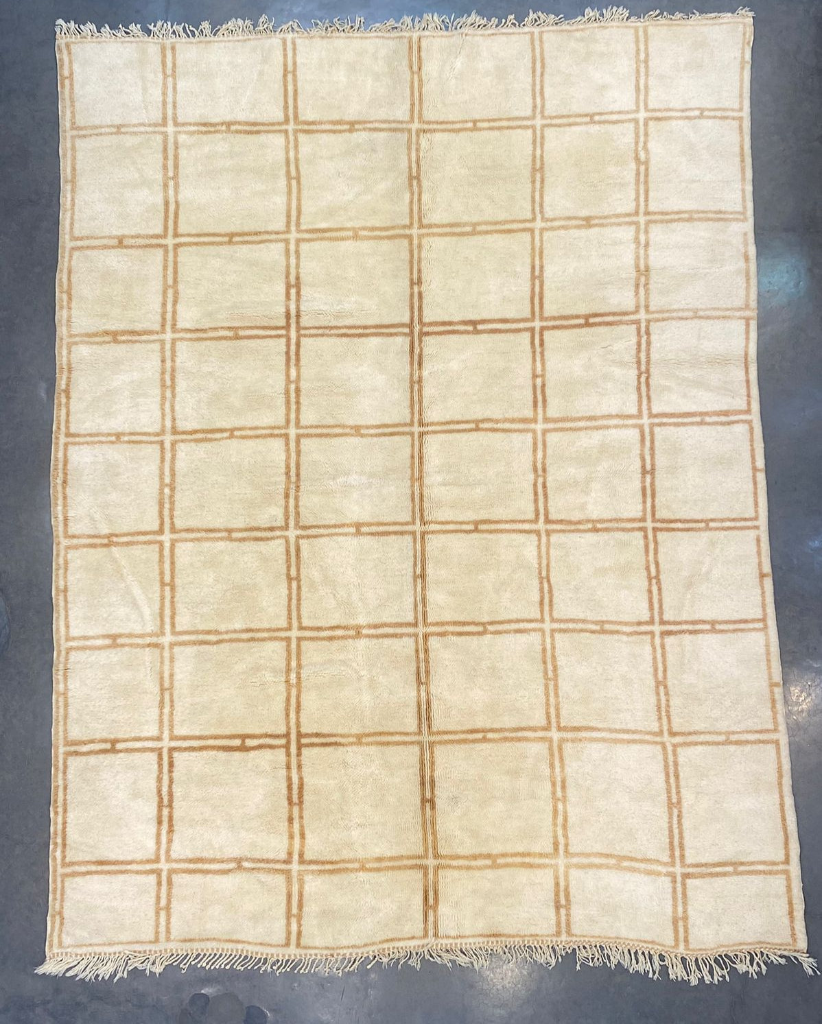 Beige og brunt marokkansk gulvtepper