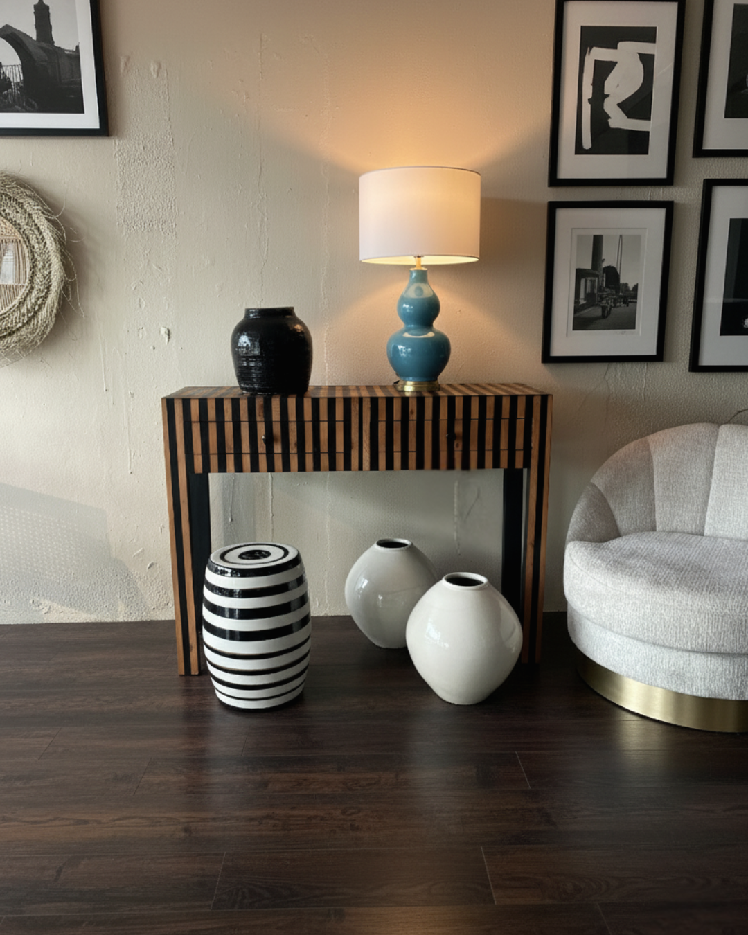 Valnøtt og harpiks konsollbord med skuffer