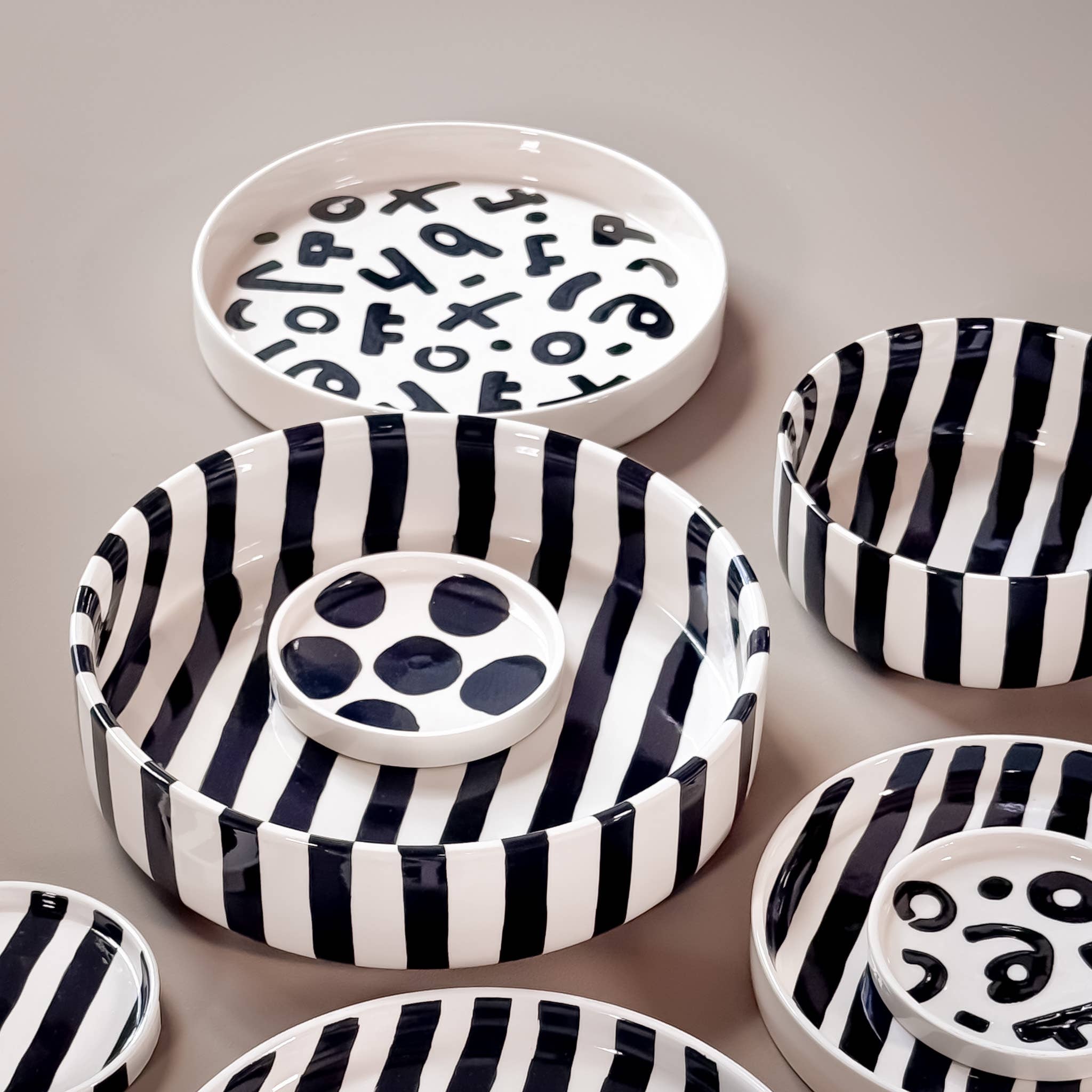 Bolle med sorte striper