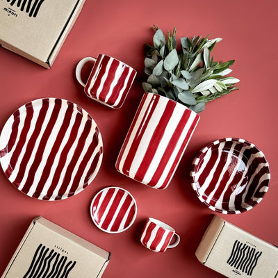 Rød stripete tallerken