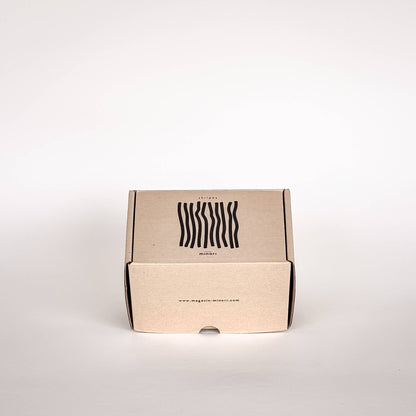 Krus med sorte striper