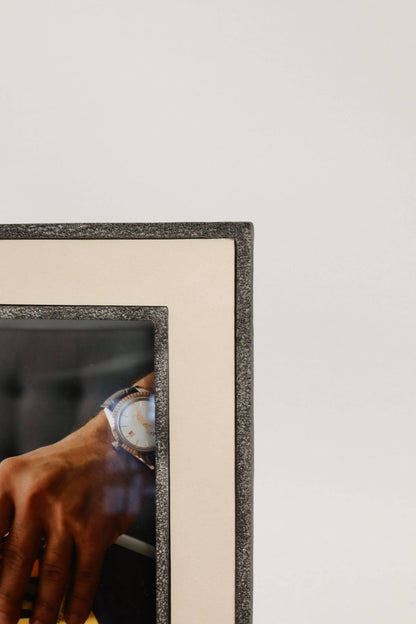 Grå metall bilderamme