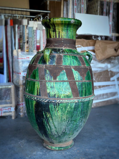 Vintage marokkansk urne med metalldetaljer