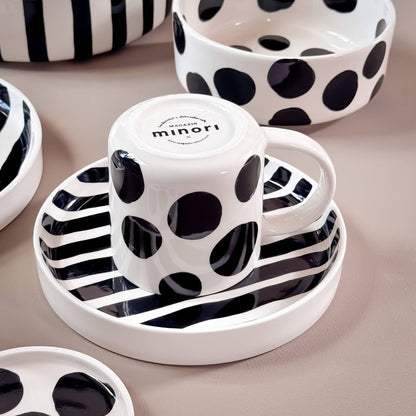 Krus med sorte sirkler