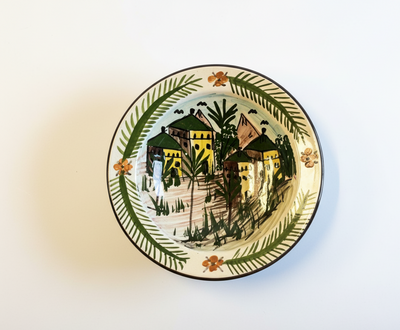 Fat med håndmalte byggninger