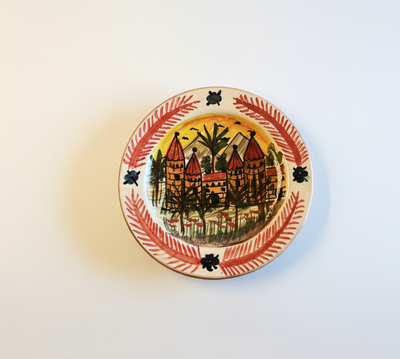 Fat med håndmalte byggninger