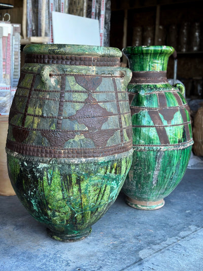 Vintage marokkansk urne med metalldetaljer