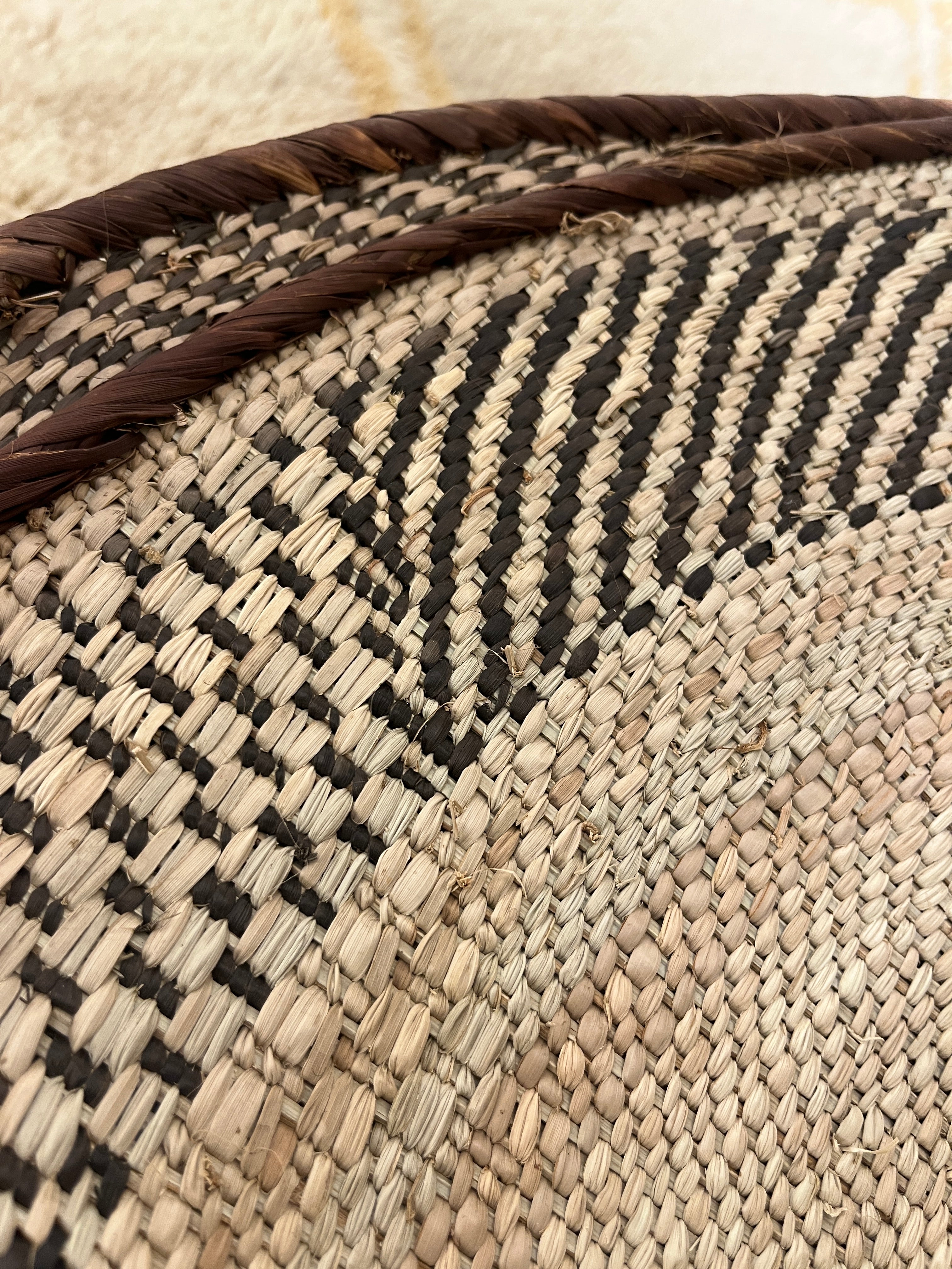 Afrikansk raffia fat