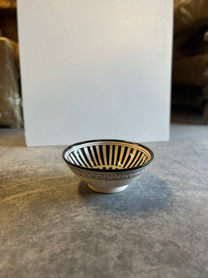 Sort og hvit tradisjonell bolle - 20 cm