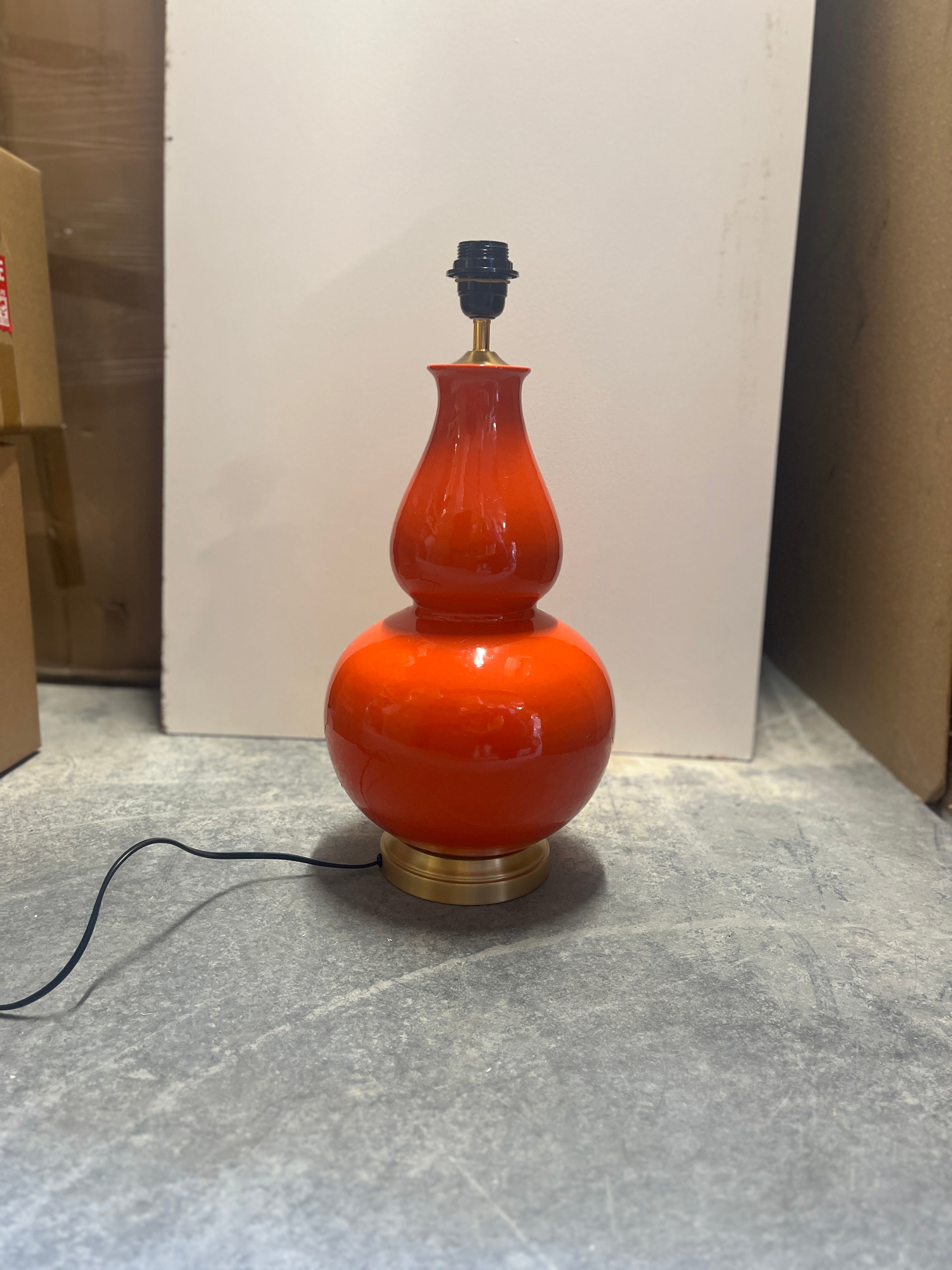 Rød bordlampe