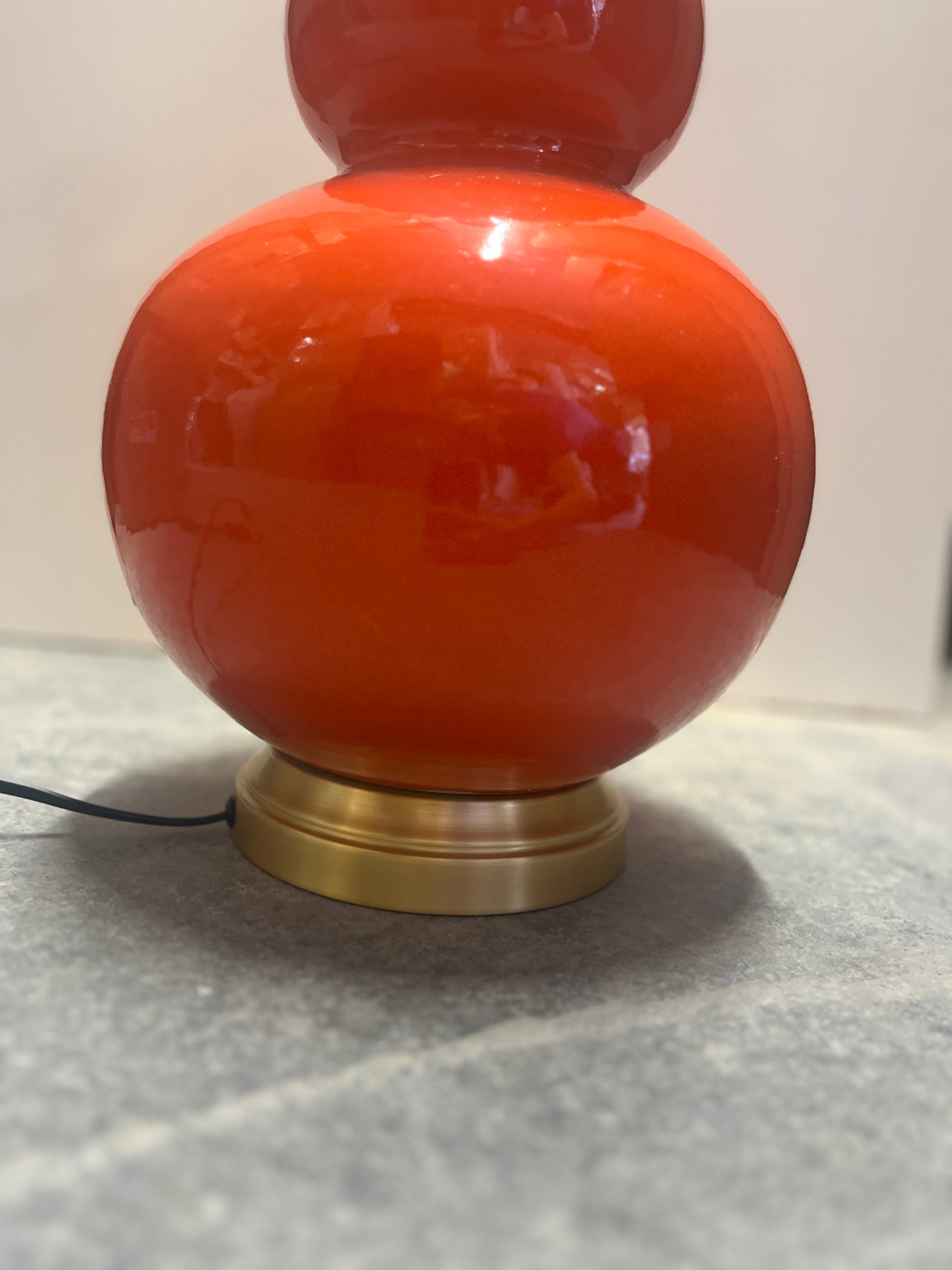Rød bordlampe