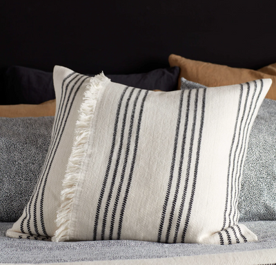 Sonny hvit og sort stripete putetrekk