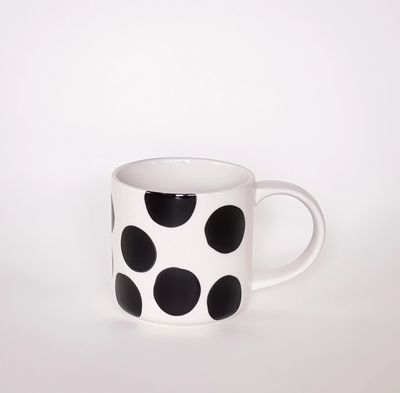 Krus med sorte sirkler