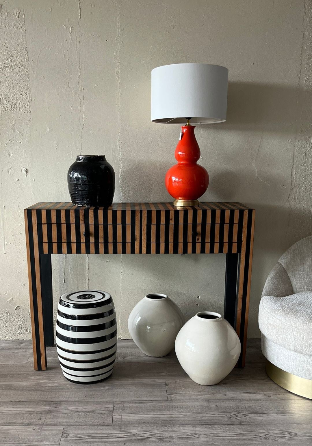 Rød bordlampe