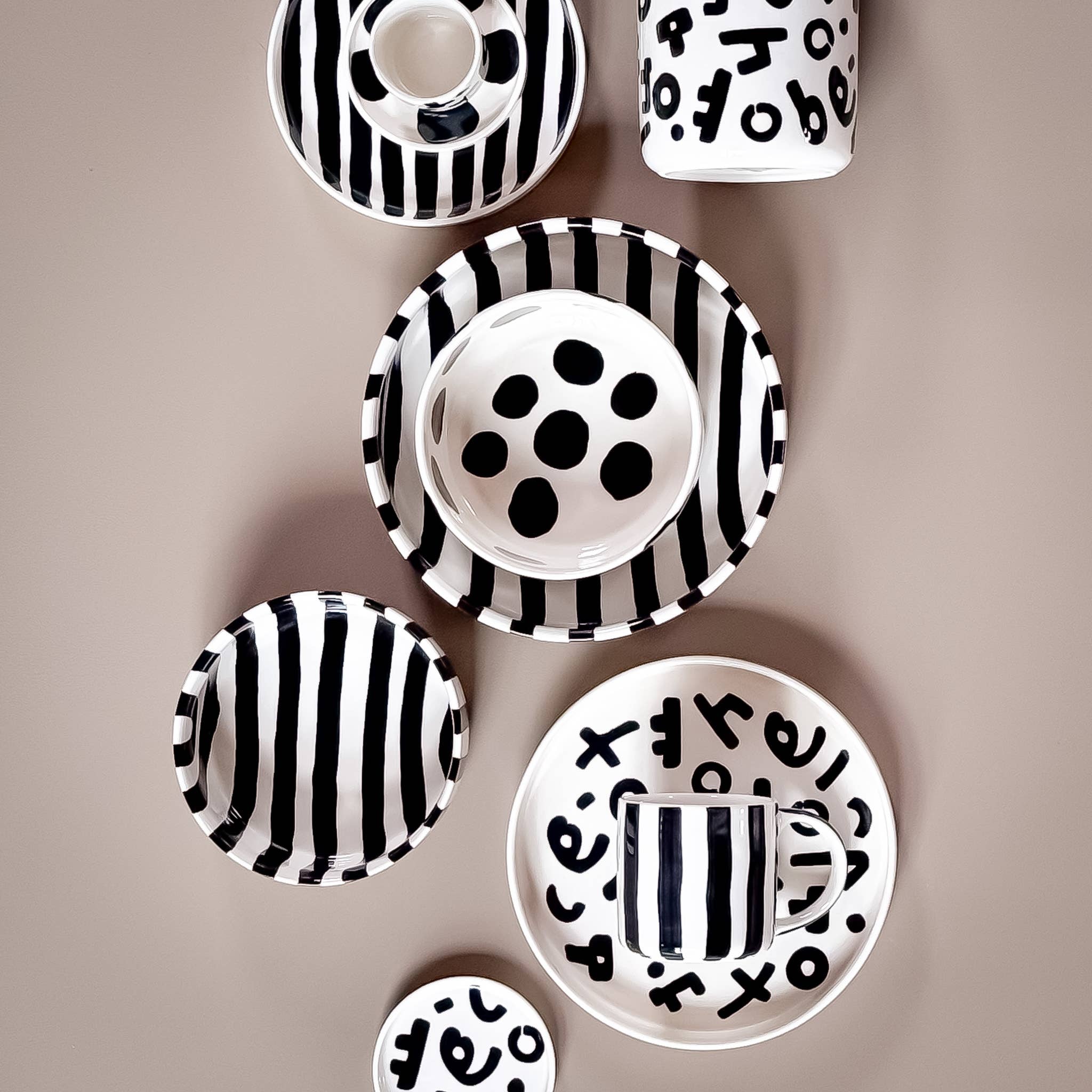 Bolle med sorte striper