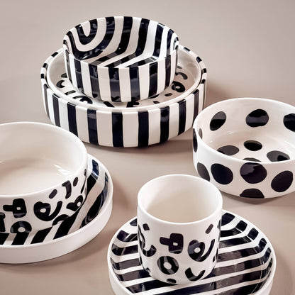 Krus med sorte sirkler