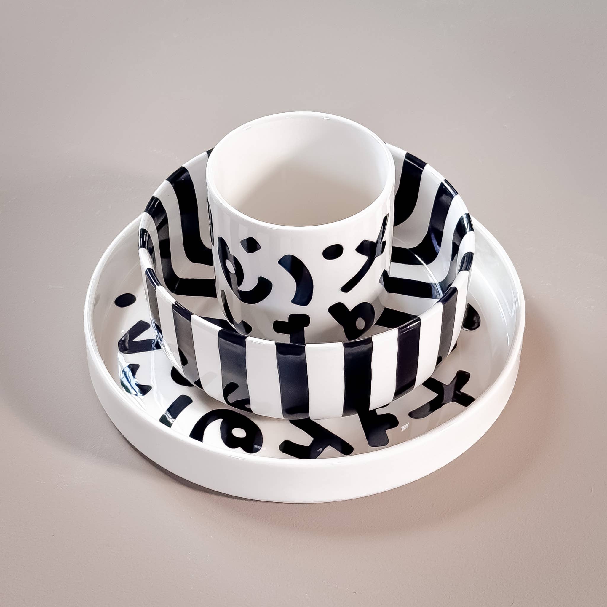 Bolle med sorte striper