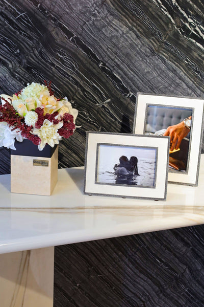 Grå metall bilderamme