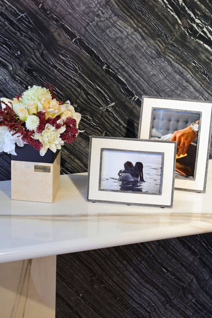 Grå metall bilderamme