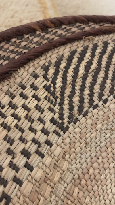 Afrikansk raffia fat
