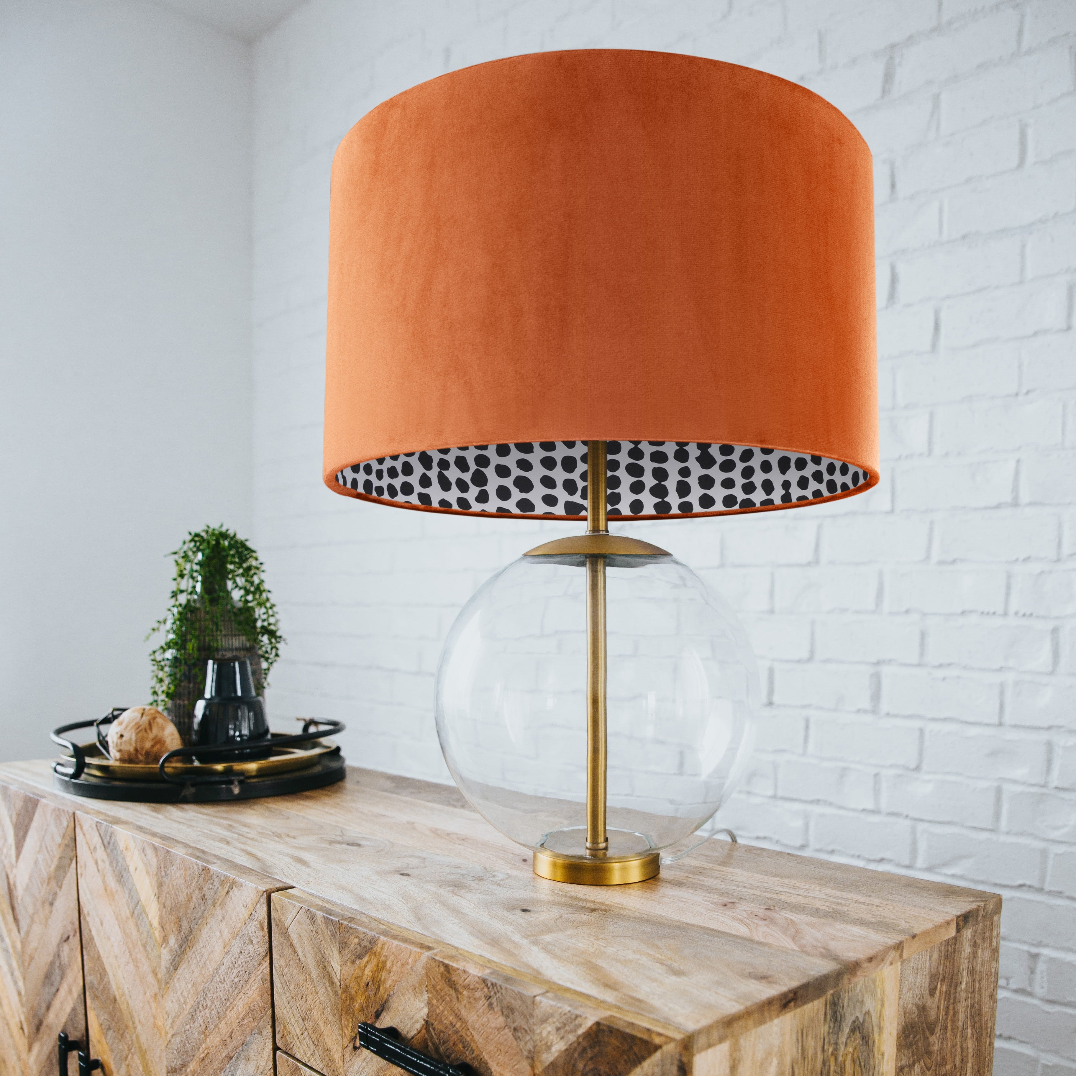 Rust orange velvet/monochrome dot lampeskjerm